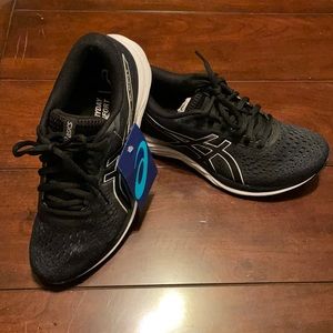 NEW WOMEN’S ASICS SNEAKERS